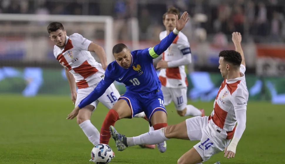 Split, 20.03.2025. - Prvi dvoboj ?etvrtfinala nogometne Lige nacija Hrvatska - Francuska. Na slici Martin Baturina, Kylian Mbappe i Ivan Peri?i?. foto HINA/ Mario STRMOTI?/ ua