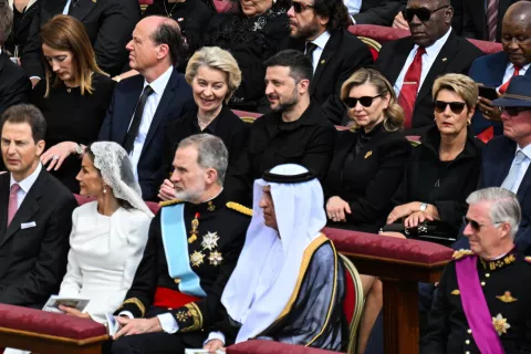 epa12112081 European Commission President Ursula von der Leyen (back-3L), European Parliament President Roberta Metsola (back-L), Ukrainian President Volodymyr Zelensky (back-C) with his wife Olena (back-3R), King Felipe VI of Spain (front-3L) and Queen Letizia (front-2L) and King Felipe of Belgium (front-R) as newly elected Pope Leo XIV attends his Papal Inauguration Mass at St. Peter's Square, in Vatican City, 18 May 2025. EPA/DAREK DELMANOWICZ POLAND OUT