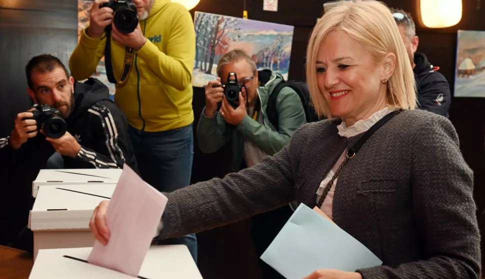 Rijeka 18.05.2025.Lokalni izbori 2025. glasanje Iva Rincic kandidat za gradonacelnicu Rijeke glasanje u MO Kozala Foto Marko Gracin