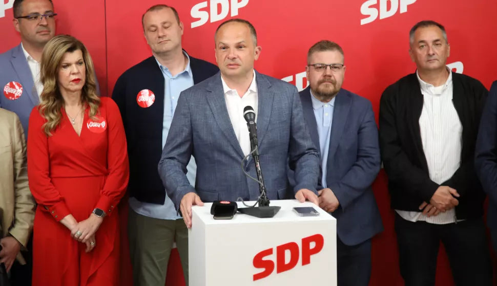 Zagreb, 18.05.2025 - Doček rezultata lokalnih izbora u stožeru SDPa na Iblerovom trgu u Zagrebu. Na fotografiji Biljana Borzan, Siniša Hajdaš Dončić, Mihael Zmajlović.foto HINA/ Denis CERIĆ /dc