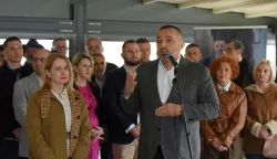 Damir Juzbašić sa suprugom i timomfoto: Marija Lešić Omerović