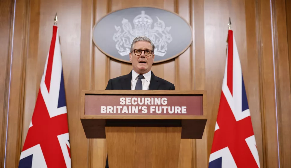 epa12093083 British Prime Minister Keir Starmer speaks in Downing Street, London, Britain, 12 May 2025. The prime minister's speech announced some of the proposals contained in the Government's Immigration White Paper. EPA/TOLGA AKMEN/POOL