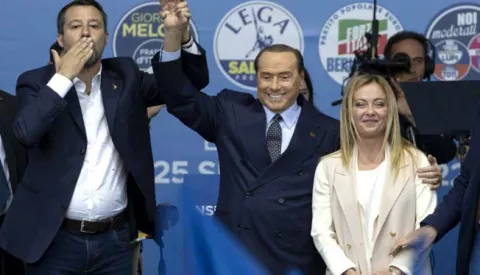 epa10199654 (L-R) Lega leader Matteo Salvini, Forza Italia leader Silvio Berlusconi, and Fratelli d'Italia leader Giorgia Meloni acknowledge supporters during a joint rally of Italy's right-wing parties at Piazza del Popolo, in Rome, Italy, 22 September 2022. Italy will hold snap elections on 25 September 2022 to elect a new prime minister. EPA/MASSIMO PERCOSSI