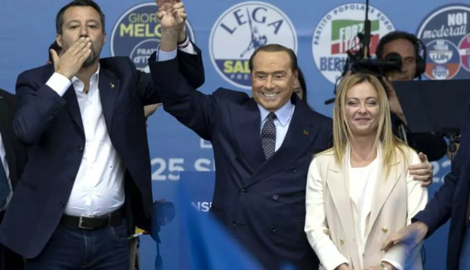 epa10199654 (L-R) Lega leader Matteo Salvini, Forza Italia leader Silvio Berlusconi, and Fratelli d'Italia leader Giorgia Meloni acknowledge supporters during a joint rally of Italy's right-wing parties at Piazza del Popolo, in Rome, Italy, 22 September 2022. Italy will hold snap elections on 25 September 2022 to elect a new prime minister. EPA/MASSIMO PERCOSSI