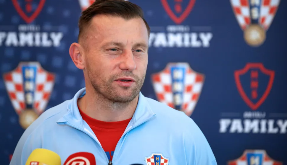 Zagreb, 10.11.2024. - Izjave izbornika U-21 nogometne reprezentacije Ivice Olića uoči puta reprezentacije na dodatne kvalifikacije za Europsko prvenstvo 2025. godine. Na fotografiji Ivica Olić. foto HINA/ Daniel KASAP/ ml