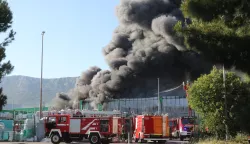 19.05.2025. Kastel - Izbio je požar u Pevex centru u Kaštel Sućurcu, na terenu je velik broj vatrogasaca. Photo: Ivo Cagalj/PIXSELL
