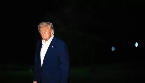 epa12108191 US President Donald Trump arrives on the South Lawn of the White House in Washington, DC, USA, 16 May 2025. EPA/ANNABELLE GORDON/POOL