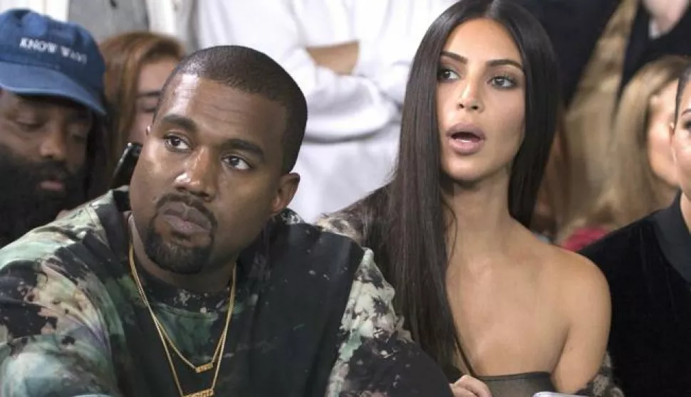 epa05562962 US singer Kanye West (2-L) and wife, US reality television star Kim Kardashian (C), attend the presentation of the Spring/Summer 2017 collection by Off-White during the Paris Fashion Week, in Paris, France, 29 September 2016. The presentation of the Women's collections runs from 27 September to 05 October. EPA/CAROLINE BLUMBERG