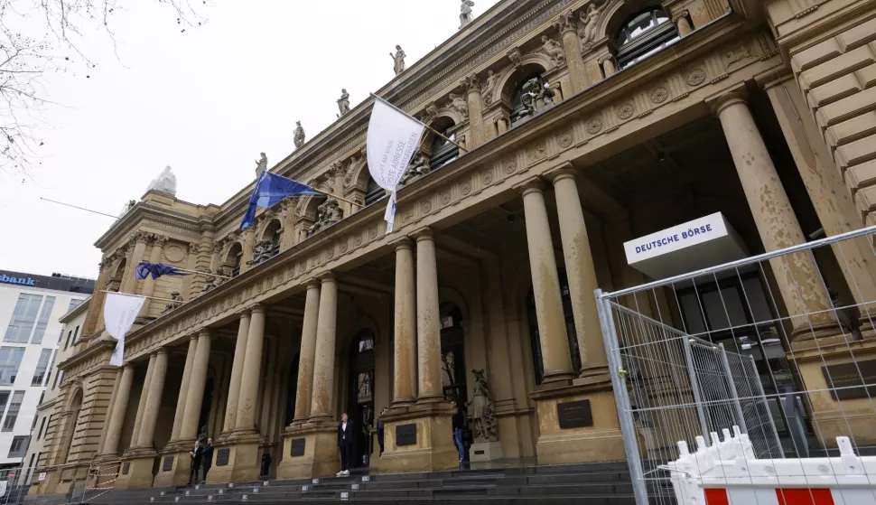 epa10522045 A exterior view of Frankfurt Stock Exchange in Frankfurt am Main, Germany, 14 March 2023. World financial markets are showing signs of stress, on 14 March, after the news of the collapse of the US tech bank VSB a few days earlier, the bank failure is considered as one of the biggest since the financial crisis of 2008. EPA/RONALD WITTEK