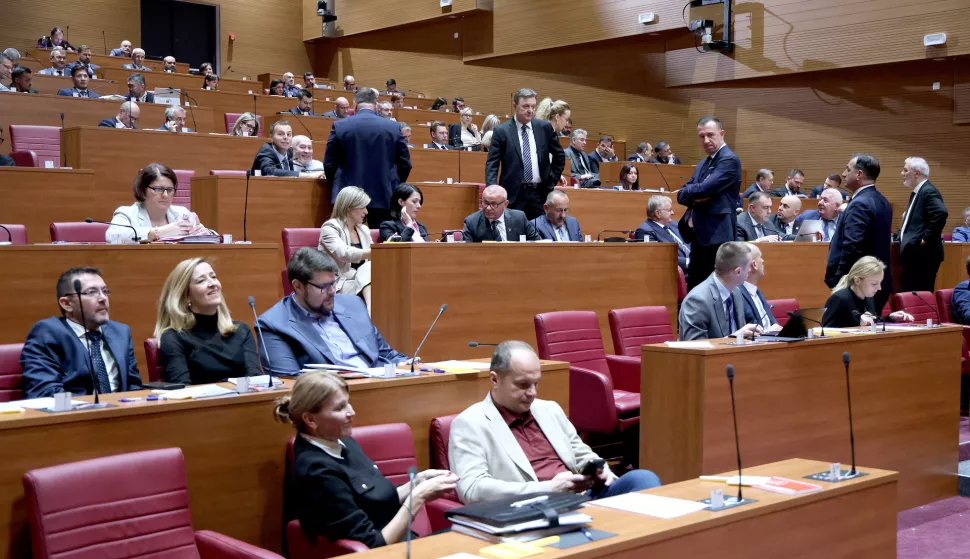 15.11.2024., Zagreb - Glasovanjem o raspravljenim tockama dnevnog reda, medju kojima je i Zakon o porezu na nekretnine, zastupnici su zavrsili tjedni rad. Photo: Patrik Macek/PIXSELL