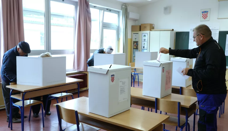 Zagreb.18.5.2025. - U Hrvatskoj je otvoreno 6.600 biračkih mjesta na kojima će birači odlučivati o lokalnoj vlasti za iduće četiri godine,u vijećima i skupštinama općina, gradova i županija te načelnicima, gradonačelnicima i županima.foto HINA/ Tomislav Pavlek/ tp