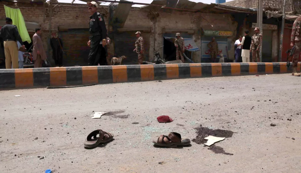 epa06900836 Pakistani security officials inspect the scene of a bomb blast near the Afghan border in Chaman, Pakistan, 20 July 2018. At least four persons were injured when a bomb planted on a motercycle exploded in Chaman. EPA/AKHTER GULFAM