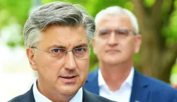 Karlovac, 21.05. 2025. - Predsjednik HDZ-a i Vlade RH Andrej Plenković došao je danas u Karlovac dodatno poduprijeti kandidaturu HDZ-ova Damira Mandića,za mandat gradonačelnika u drugom krugu lokalnih izbora. Na fotografiji Andrej Plenković, Damir Mandić. foto HINA/ Mladen VOLARIĆ/ tm
