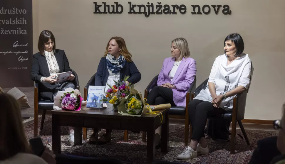 21.05.2025., Osijek - Drustvo hrvatskih knjizevnika i Drustvo hrvatskih knjizevnika, Ogranak Osijek u suradnji s Ministarstvom kulture RH-a i Gradom Osijekom odrzalo je svecanu dodjelu 19. hrvatske knjizevne nagrade "Anto Gardas" za najbolju knjigu pripovijedaka ili roman za djecu i mladez. Photo: Davor Javorovic/PIXSELL