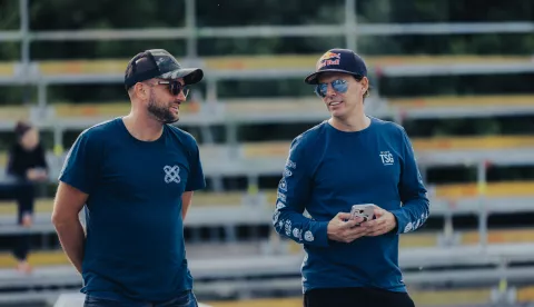 Prije 15 godina prvi je put stigao u Osijek i to upravo na Pannonian Challenge - rekli su mu daje Osijek blizu Zrća, a kada je došao shvatio je da su ga zeznuli jer oko njega je bila samoravnica. Nije se naljutio na zezanciju jer se u tu ravnicu vrlo brzo i zaljubio.