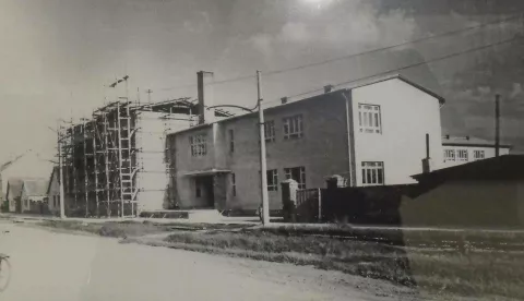 Škola se vraća kući - stara zgrada OŠ Vladimir Nazor 1957. godine