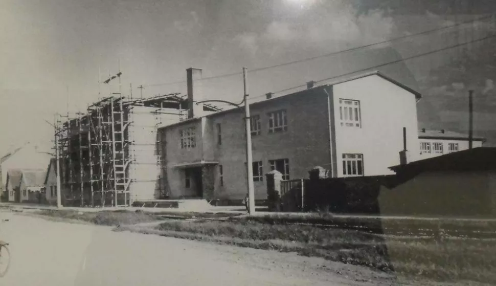 Škola se vraća kući - stara zgrada OŠ Vladimir Nazor 1957. godine
