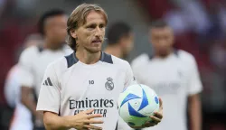 epa12126368 (FILE) - Real Madrid's Luka Modric attends the team's training session at the PGE National Stadium in Warsaw, Poland, 13 August 2024 (re-issued 22 May 2025). Luka Modric announced on 22 May 2025 that he will leave Real Madrid at the end of the club's Fifa Club World Cup campaign. EPA/Leszek Szymanski POLAND OUT