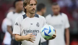 epa12126368 (FILE) - Real Madrid's Luka Modric attends the team's training session at the PGE National Stadium in Warsaw, Poland, 13 August 2024 (re-issued 22 May 2025). Luka Modric announced on 22 May 2025 that he will leave Real Madrid at the end of the club's Fifa Club World Cup campaign. EPA/Leszek Szymanski POLAND OUT