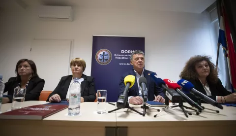 Zagreb, 22.05.2025 - Glavni državni odvjetnik Republike Hrvatske Ivan Turudić održao je konferenciju za medije, a tema konferencije je - prezentacija rezultata rada državnih odvjetništava u 2024. godini, osvrt na prvu godinu mandata Glavnog državnog odvjetnika RH, a sve uoči obilježavanja Dana državnog odvjetništva. Na fotografiji Tanja Šušak, Gordana Križanić, Ivan Turudić, Andrea Šurina Marton. foto HINA/ Daniel KASAP/ dk