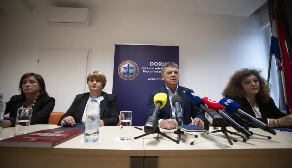 Zagreb, 22.05.2025 - Glavni državni odvjetnik Republike Hrvatske Ivan Turudić održao je konferenciju za medije, a tema konferencije je - prezentacija rezultata rada državnih odvjetni&scaron;tava u 2024. godini, osvrt na prvu godinu mandata Glavnog državnog odvjetnika RH, a sve uoči obilježavanja Dana državnog odvjetni&scaron;tva. Na fotografiji Tanja &Scaron;u&scaron;ak, Gordana Križanić, Ivan Turudić, Andrea &Scaron;urina Marton. foto HINA/ Daniel KASAP/ dk