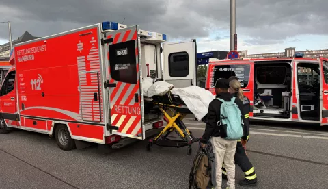 epa12129303 A person is stretchered into an ambulance outside the central station in Hamburg, Germany, 23 May 2025, following a knife attack at the station that left several people wounded, some critically according to police. The assailant was a 39-year-old woman the police said. EPA/NEWS5/RENE SCHROEDER GERMANY OUT