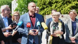 Karlovac, 24.05.2025 - ?elnici Mo?emo i SDP-a Sandra Ben?i? i Sini?a Hajda? Don?i? u subotu su u Karlovcu dali podr?ku kandidatkinji za gradona?elnicu Dra?enki Polovi? koja se u drugom krugu natje?e s Damirom Mandi?em (HDZ) poru?iv?i kako 'nema dobrog HDZ-a jer ta stranka gleda prvo svoj interes'. Na slici Sini?a Hajda? Don?i?. foto HINA/ Mladen VOLARI?/ ik