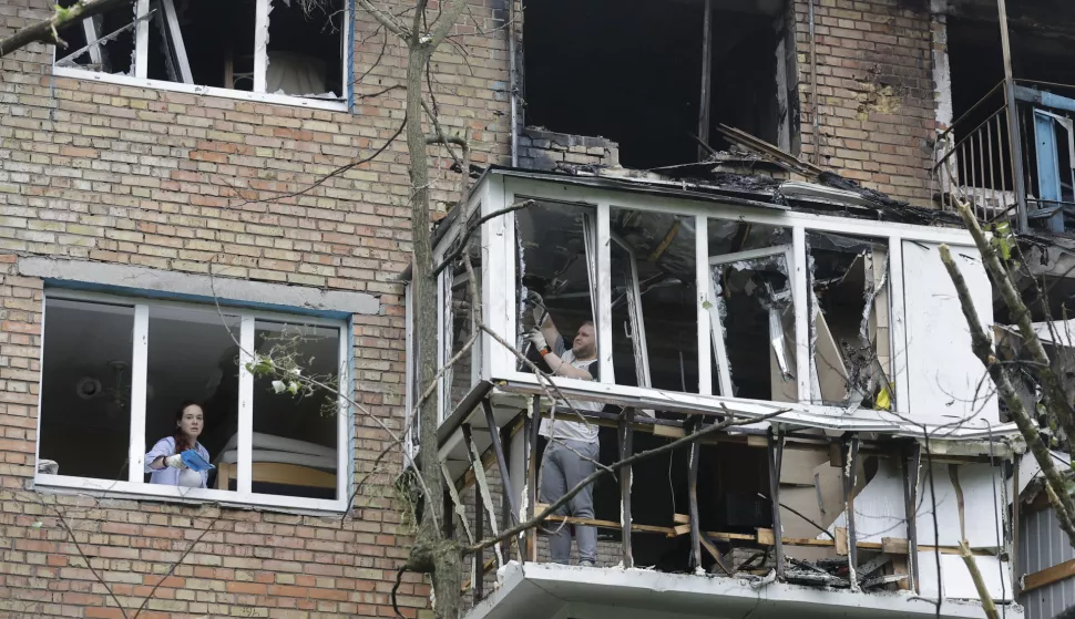 epa12129845 Residents clear debris at the site of a nine-storey residential building struck by a drone in Kyiv, Ukraine, 24 May 2025, amid the ongoing Russian invasion. Nobody was killed, but at least 15 people were injured in overnight strikes on multiple residential areas of Kyiv, according to the State Emergency Service. Russia launched a large-scale attack using at least 14 ballistic missiles and 250 drones across Ukraine. EPA/SERGEY DOLZHENKO