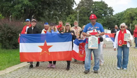 Beograd, 25.05.2025 - Mno?tvo ljudi s podru?ja biv?e Jugoslavije odaje u nedjelju u Beogradu po?ast nekada?njem do?ivotnom predsjedniku biv?e Socijalisti?ke Federativne Republike Jugoslavije (SFRJ) Josipu Brozu Titu u povodu 25. svibnja, Dana mladosti, koji se u tada?njoj dr?avi slavio kao zajedni?ki, dr?avni praznik. foto HINA/ Velimir ILI?/ ik     