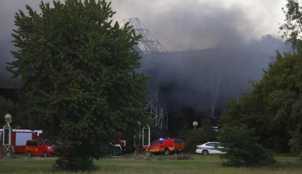 Zagreb, 24.05.2025 - Po?ar u napu?tenoj bolnici u Blatu. foto HINA/ Daniel KASAP/ ik