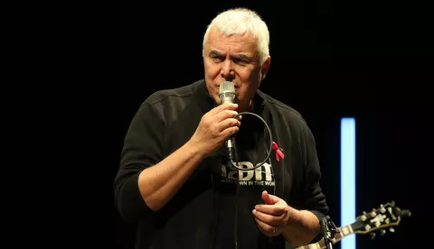 Osijek 19. 10. 2024, KC Osijek, koncertna dvorna Franjo Krežma. Koncert, Zoran Predin pjeva Arsena.snimio GOJKO MITIĆ