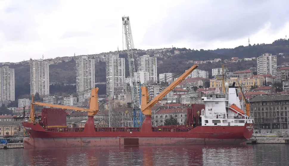 RIJEKA, 08. 01.2025. RIJEKAILUSTRACIJA LUKA RIJEKA TRGOVACKA FLOTA BROD TERET IZVOZ PROIZVODNJA LUCKA UPRAVA ISKRCAJ PRETOVAR....SNIMIO SERGEJ DRECHSLER