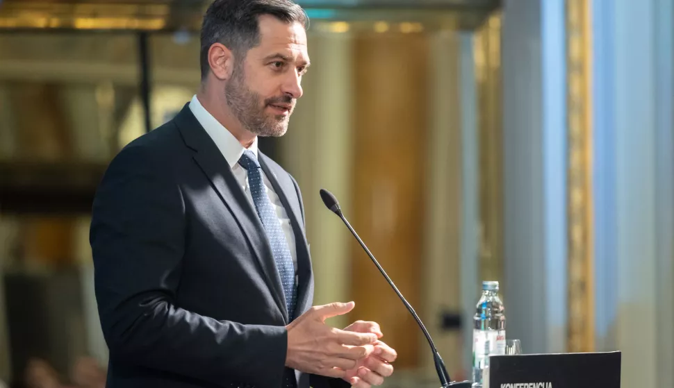 Zagreb, 27.05.2025. - Konferencija "Hrvatska i Slovenija, povezane i kapitalom" Poslovnog dnevnika i Financa sa sudjelovanjem ministra turizma i sporta RH Tončija Glavine, ministra gospodarstva RH Ante Šušnjara i ministra gospodarstva, turizma i sporta Republike Slovenije Matjaža Hana.Na fotografiji Tonči Glavina.foto HINA/ Edvard ŠUŠAK