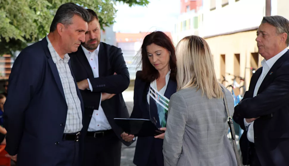 ĐakovoDan škole V. Nauora29. 5. 2025.Županica Tramišak najavila dogradnju Škole, projekt vrijedan 12 mil. eura