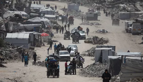 epa12105708 Displaced Palestinians flee their homes in the town of Beit Lahia, north of Gaza City, amid ongoing Israeli military operations and continuous evacuation orders across the Gaza Strip, in the northern part of the territory on 16 May, 2025. EPA/HAITHAM IMAD