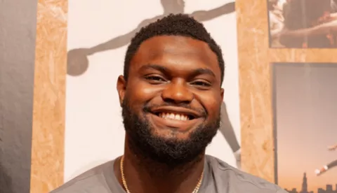 NEW YORK, 30. svibnja 2025. (Hina/Reuters) - Zvijezda New Orleans Pelicansa, Zion Williamson, optužen je za silovanje u tužbi podnesenoj ovog tjedna u Los Angelesu, objavio je u petak New York Post. 