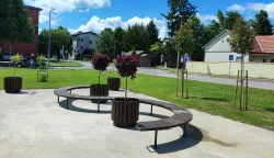 Klupa kod tržnice Beli Manastir