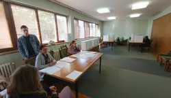 ĐAKOVO - LOKALNI ZBORI 18. 5. 2025.GLASANJE, GLASAČKO MJESTO ILUSTRACIJA 