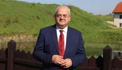 Slavonski Brod, 30.04.2025. - Aktualni gradonačelnik Slavonskog Broda i kandidat za novi gradonačelnički mandat Mirko Duspara predstavio je u srijedu program za lokalne izbore u kojem obećava povećanje kvalitete života za sve Brođane. Na fotografiji Mirko Duspara. foto HINA/ Irena VUKAS/ tm