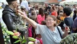 ?osijek, 13 lipanj 2016, 16,00h, tvrđa, antunovo, sv ante, sveta misa, blagoslov djece i ljiljanasnimio zdenko puić------Osijek 3 stupca color