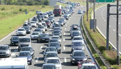30.07.2016., Zagreb - Prometna guzva na naplatnim kucicama Lucko u smjeru mora. Photo: Zarko Basic/PIXSELL------1 stupac colornovosti