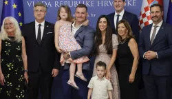 Zagreb, 03.06.2025.- Predsjednik Vlade RH Andrej Plenković primio je hrvatsko-američkog borca mješovitih borilačkih sportova Stipu Miočića, nakon čega je uručio domovnicu Stipi Miočiću i njegovoj obitelji.foto HINA/ Admir BULJUBAŠIĆ/ abu