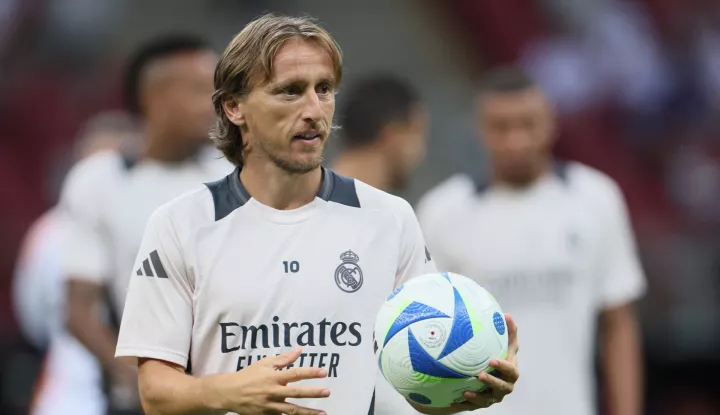 epa12126368 (FILE) - Real Madrid's Luka Modric attends the team's training session at the PGE National Stadium in Warsaw, Poland, 13 August 2024 (re-issued 22 May 2025). Luka Modric announced on 22 May 2025 that he will leave Real Madrid at the end of the club's Fifa Club World Cup campaign. EPA/Leszek Szymanski POLAND OUT