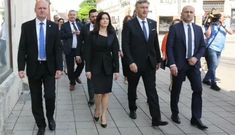no50godsveučilištaPlenković: Obrazovanje je ključ konkurentnosti i gospodarske snage, među prioritetima VladeSveučilište Josipa Jurja Strossmayera u Osijeku u petak je u Kulturnom centru svečanom sjednicom sveučilišnog Senata obilježilo 50. obljetnicu osnutka