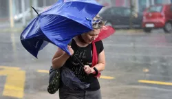 Snimio Davor KIBEL,Osijek, 11.7.2013. Ulica Hrvatske Republike, slobodnjak, iznenadna kiša i jak vjetar