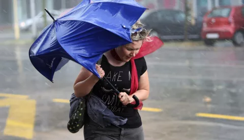 Snimio Davor KIBEL,Osijek, 11.7.2013. Ulica Hrvatske Republike, slobodnjak, iznenadna kiša i jak vjetar