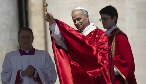epa12163410 Pope Leo XIV leads Holy Mass on the Solemnity of Pentecost on the occasion of the Jubilee of Ecclesial Movements, Associations and New Communities, in St. Peter's Square, Vatican City, 08 June 2025. EPA/MASSIMO PERCOSSI