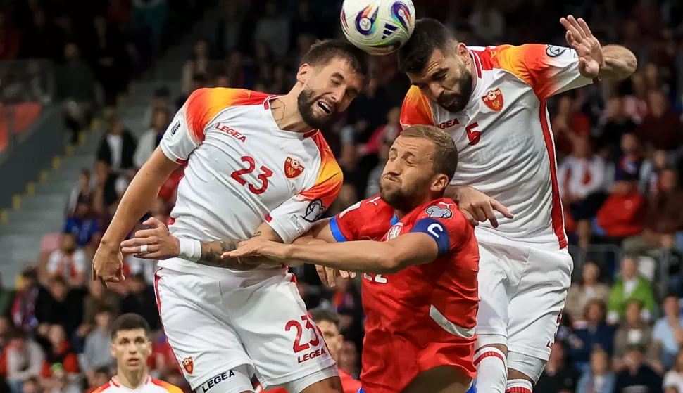 epa12160881 Tomas Soucek of Czechia (C) in action against Nikola Sipcic of Montenegro (L) during the FIFA World Cup 26 qualification match between the Czech Republic and Montenegro in Plzen, Czech Republic, 06 June 2025. EPA/MARTIN DIVISEK