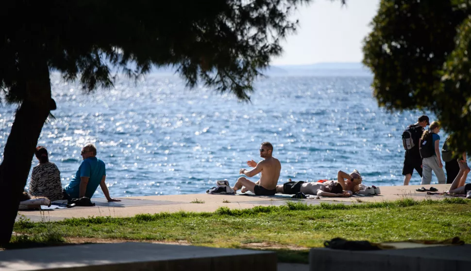 ZADAR - 01.05.2025 - ILUSTRACIJA - Plaža Kolovare