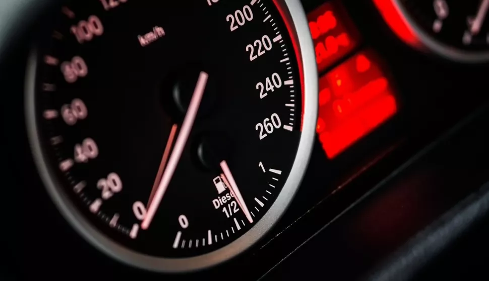 Brzinomjer, speedometar, kilometar sat